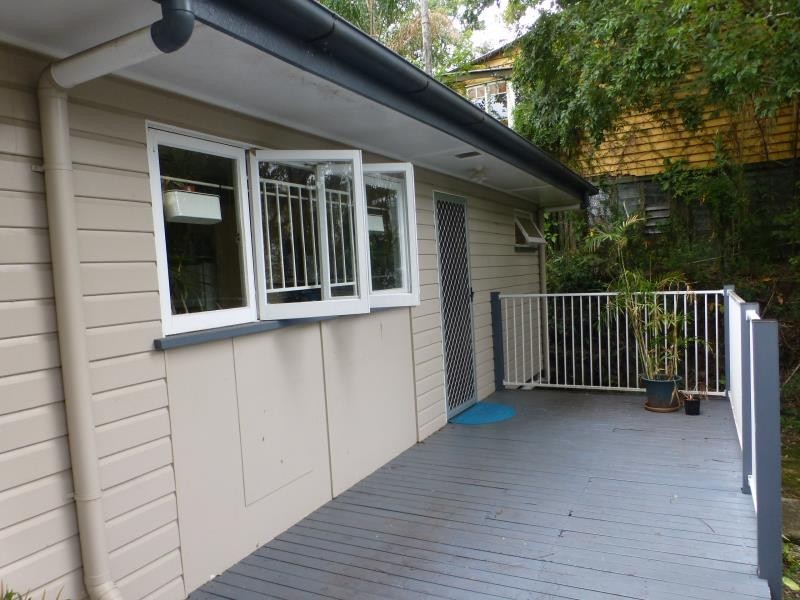 16 Dover Street, Red Hill QLD 4059