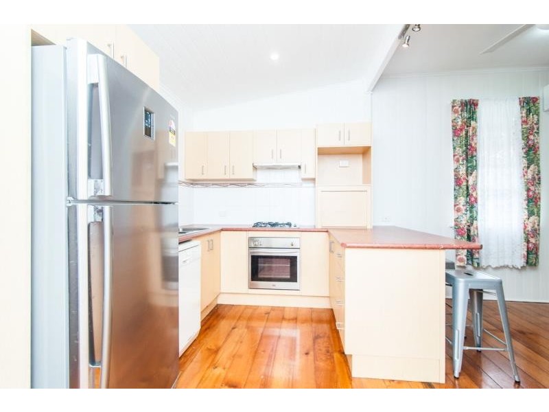 15 Water Street, Red Hill QLD 4059