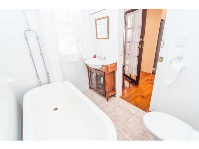 15 Water Street, Red Hill QLD 4059