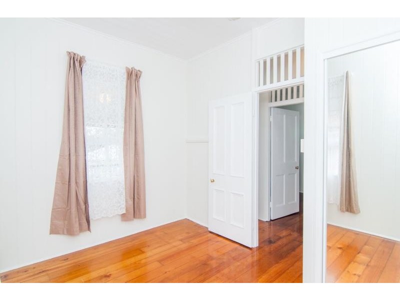 15 Water Street, Red Hill QLD 4059