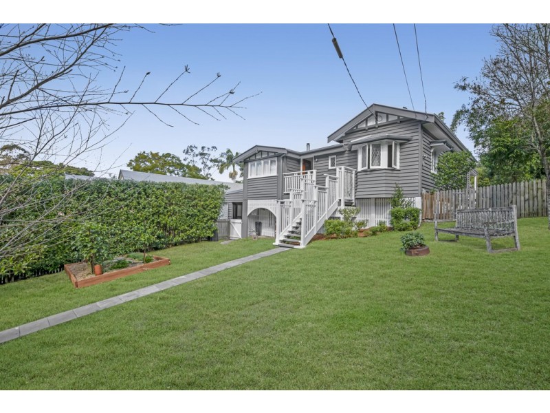 8 Bee Street, Bardon QLD 4065