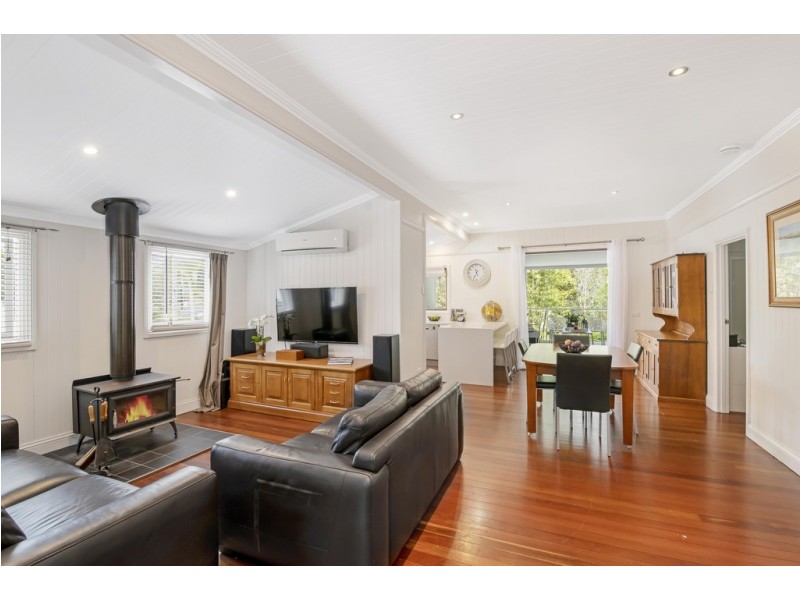 8 Bee Street, Bardon QLD 4065