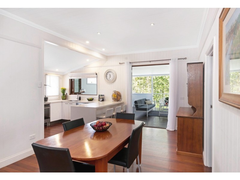 8 Bee Street, Bardon QLD 4065