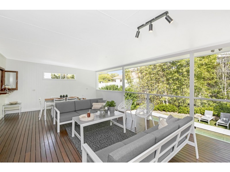 8 Bee Street, Bardon QLD 4065