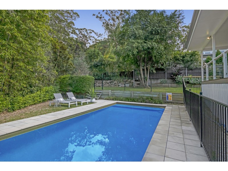 8 Bee Street, Bardon QLD 4065