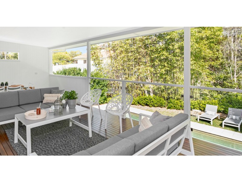 8 Bee Street, Bardon QLD 4065