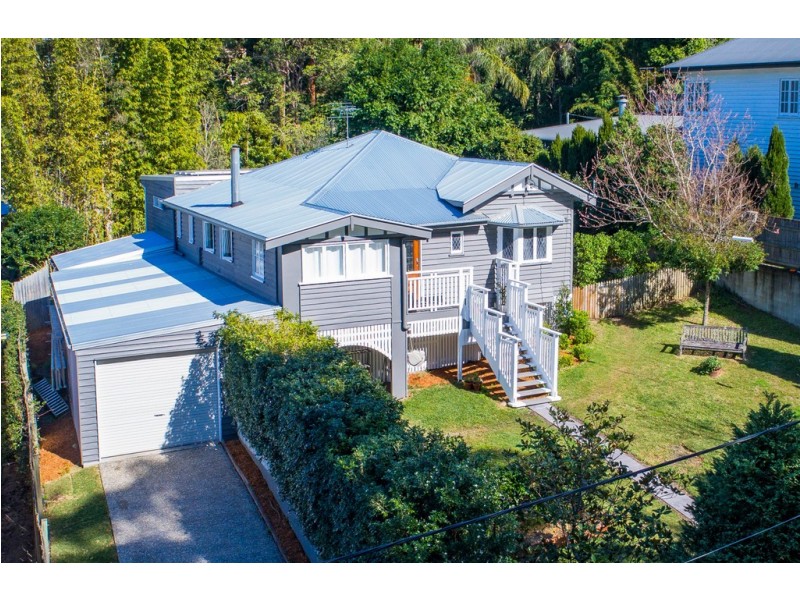 8 Bee Street, Bardon QLD 4065