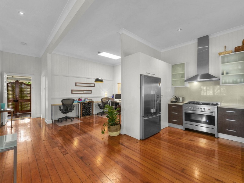 10 Dorrington Drive, Ashgrove QLD 4060