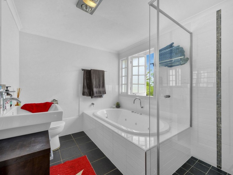 10 Dorrington Drive, Ashgrove QLD 4060