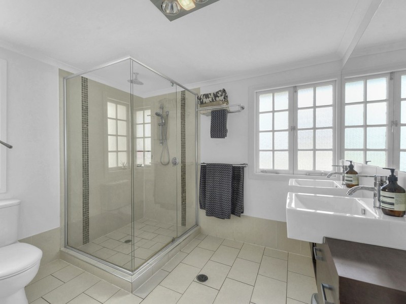 10 Dorrington Drive, Ashgrove QLD 4060