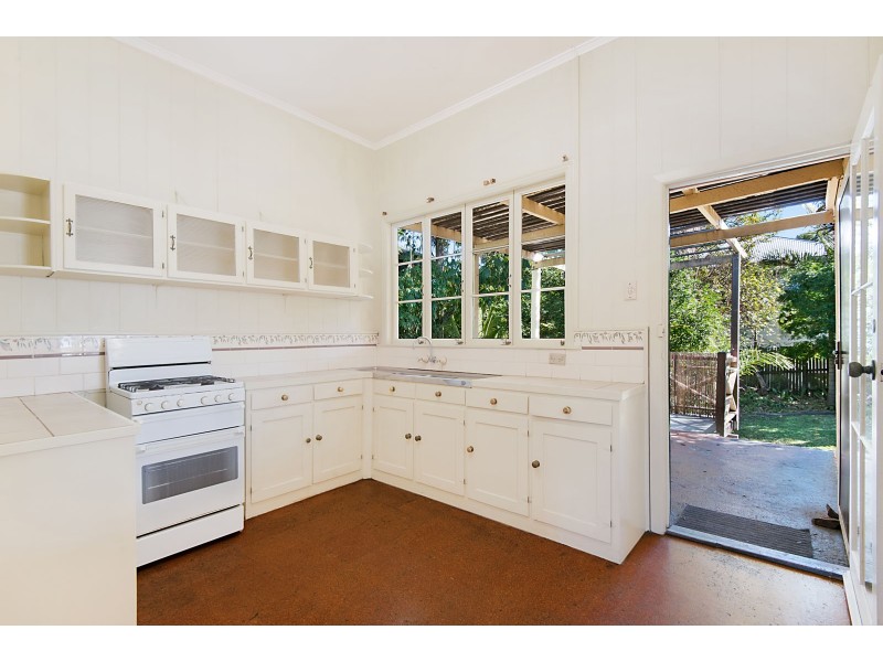 17 Blaxland Street, Milton QLD 4064