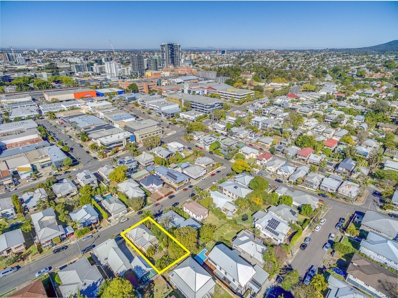 17 Blaxland Street, Milton QLD 4064