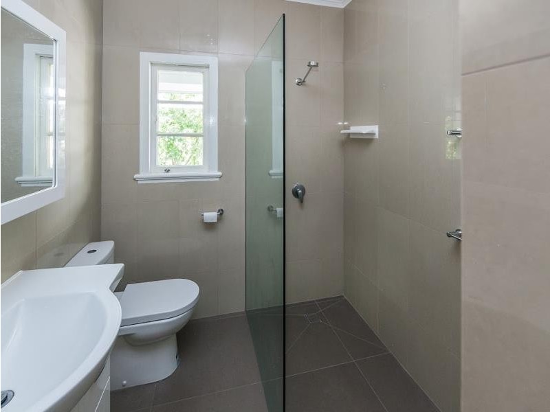 64 Sixth Avenue, Bardon QLD 4065