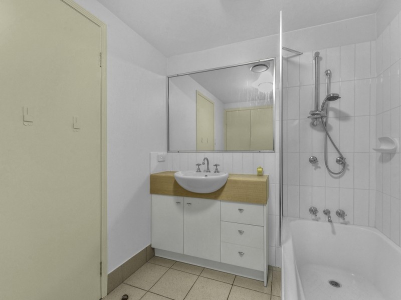 4/36 Holland Street, Toowong QLD 4066