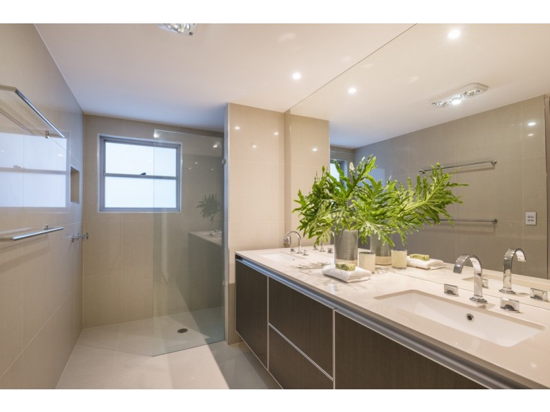 8 Effie Street, Bardon QLD 4065