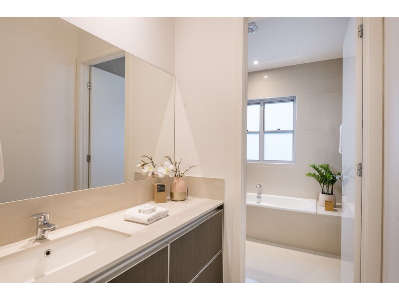 8 Effie Street, Bardon QLD 4065