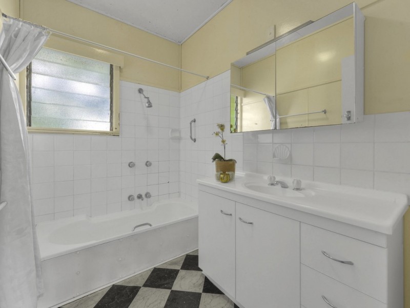 63 Huxley Avenue, Alderley QLD 4051