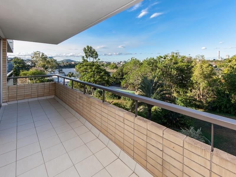14/36 Jerdanefield Road, St Lucia QLD 4067
