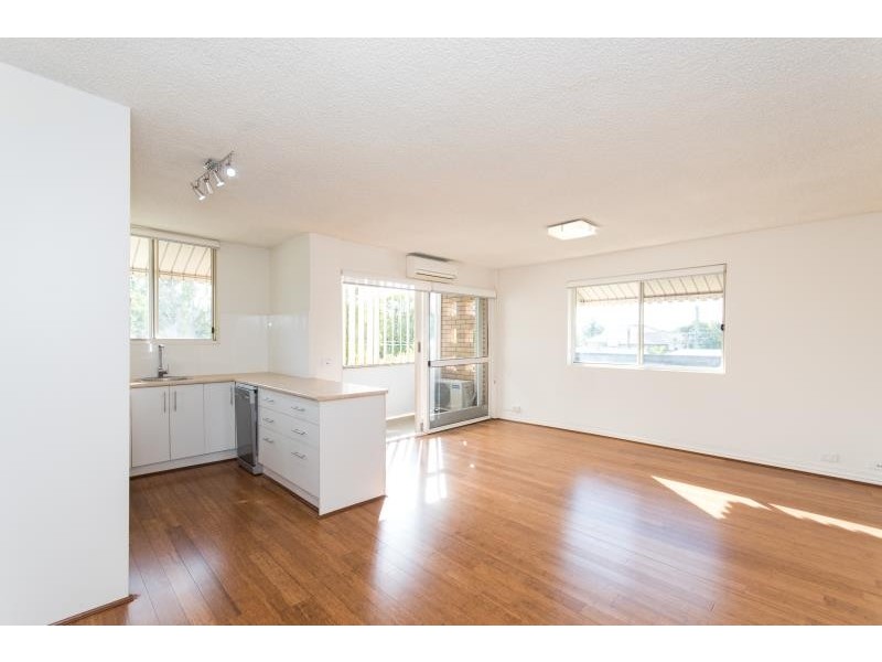 1/8 Explorer Street, Toowong QLD 4066