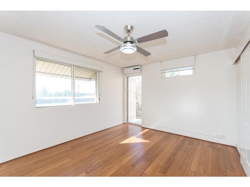 1/8 Explorer Street, Toowong QLD 4066