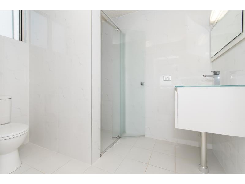 1/8 Explorer Street, Toowong QLD 4066