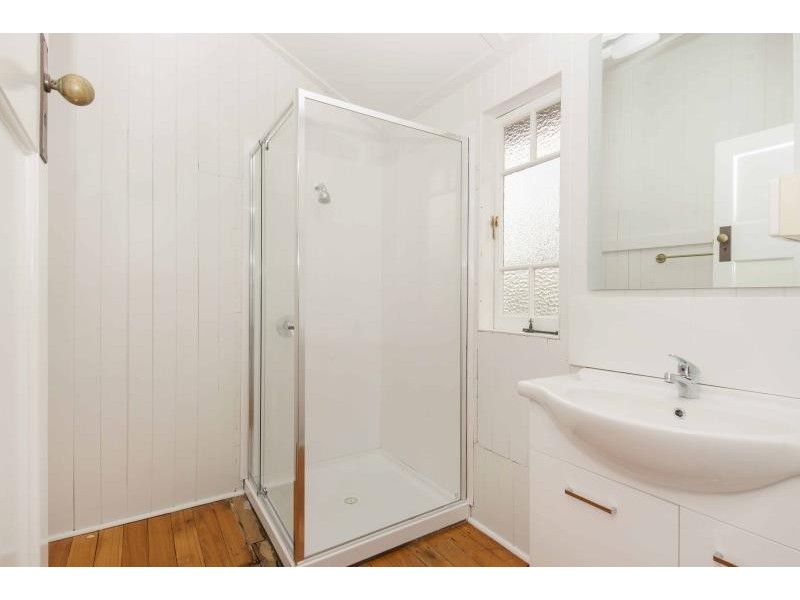 105 Simpsons Road, Bardon QLD 4065