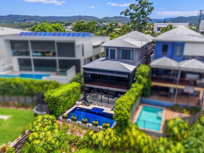 15 Wellington Road, Red Hill QLD 4059