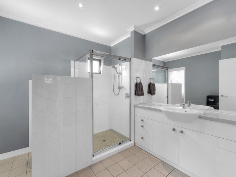 15 Wellington Road, Red Hill QLD 4059