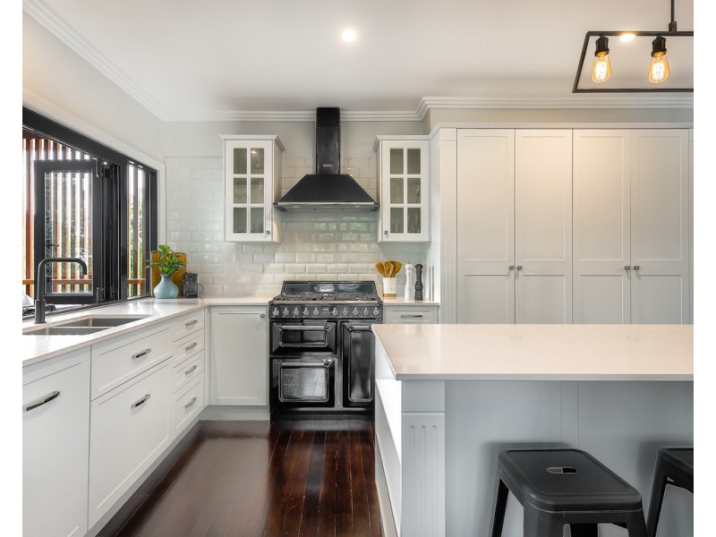 5 Davies Road, Ashgrove QLD 4060