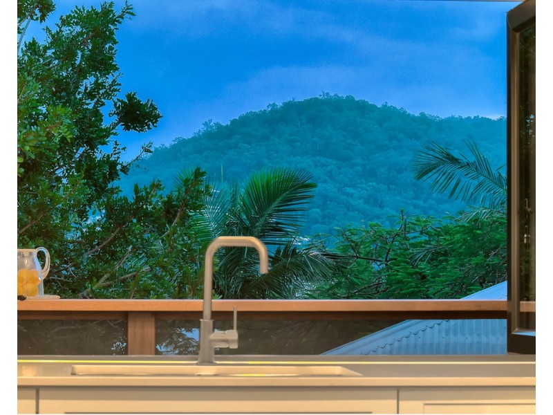 5 Davies Road, Ashgrove QLD 4060