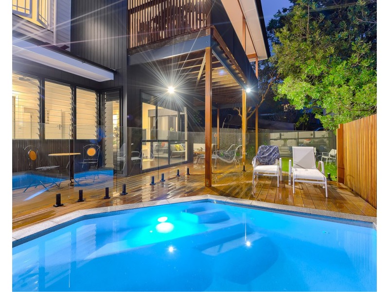 5 Davies Road, Ashgrove QLD 4060