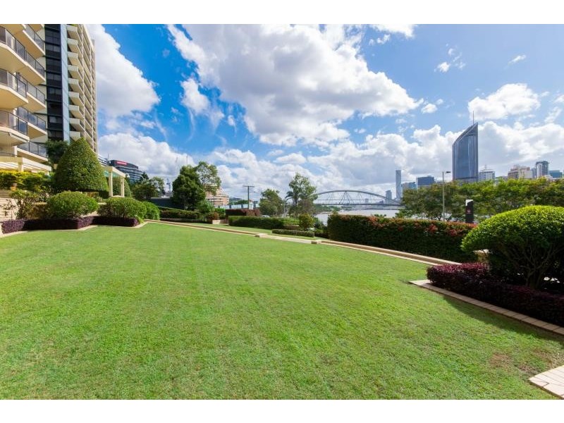 27/10 Lower River Terrace, South Brisbane QLD 4101 Floorplan