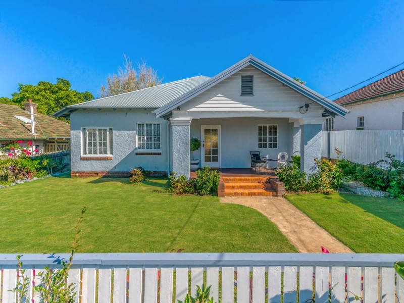 16 Lind Street, Newmarket QLD 4051