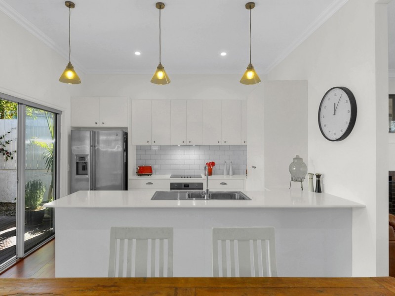 16 Lind Street, Newmarket QLD 4051