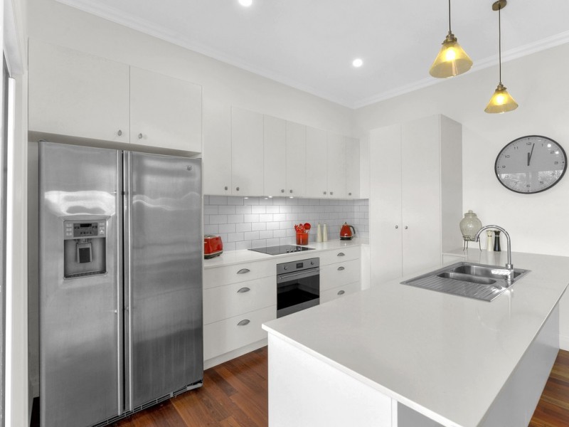 16 Lind Street, Newmarket QLD 4051