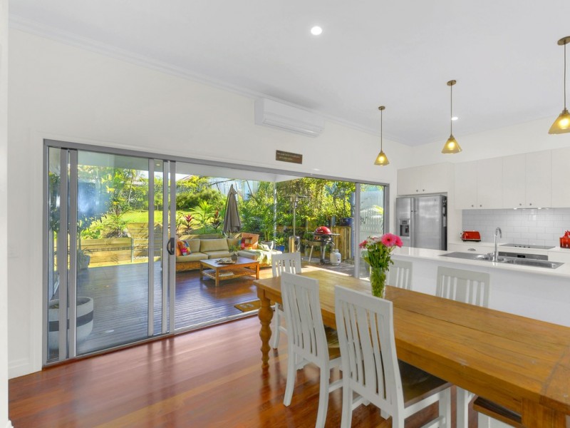 16 Lind Street, Newmarket QLD 4051