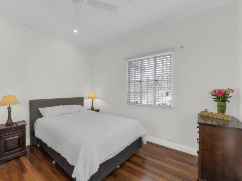 16 Lind Street, Newmarket QLD 4051