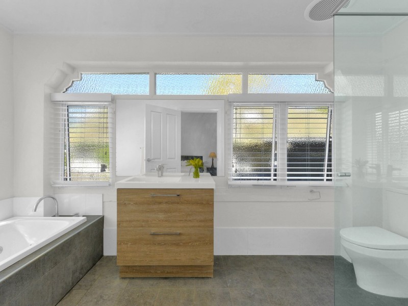 16 Lind Street, Newmarket QLD 4051