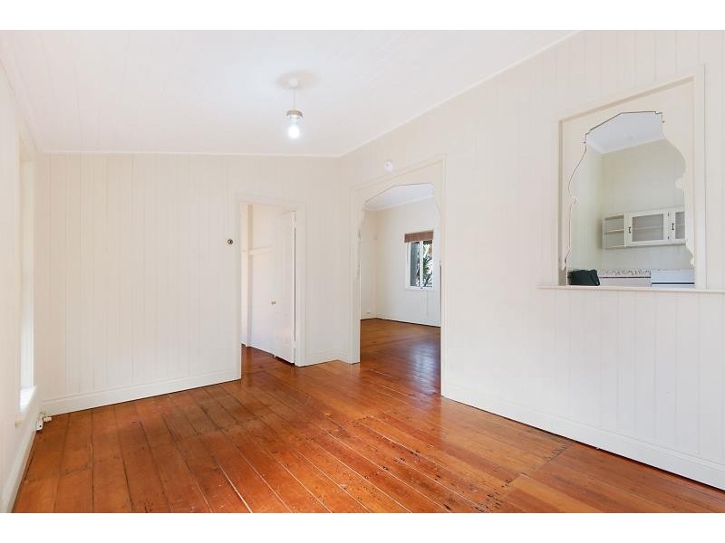 17 Blaxland St, Milton QLD 4064