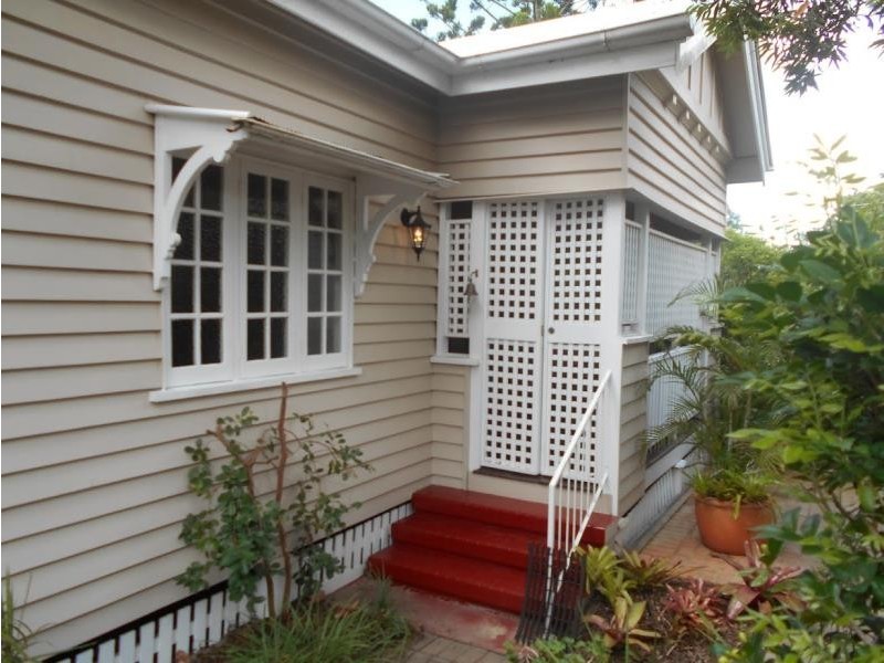 33 Dovedale Crescent, Ashgrove QLD 4060