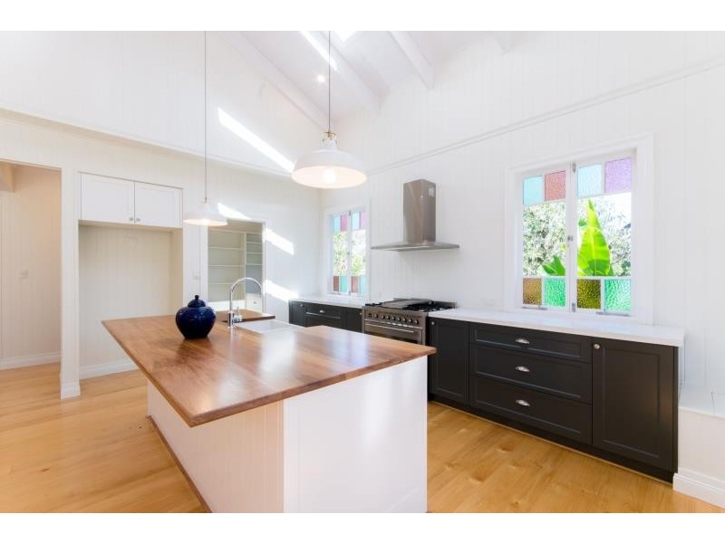 27 Mark Street, Newmarket QLD 4051