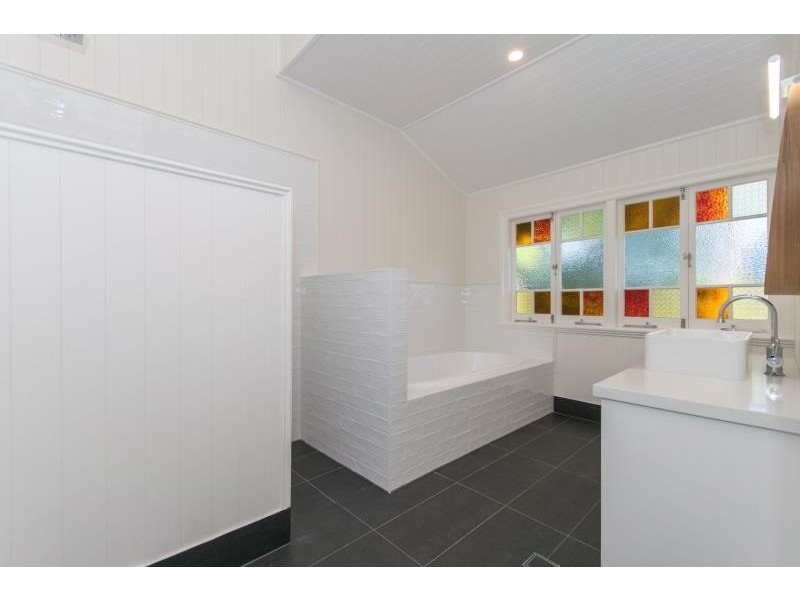 27 Mark Street, Newmarket QLD 4051