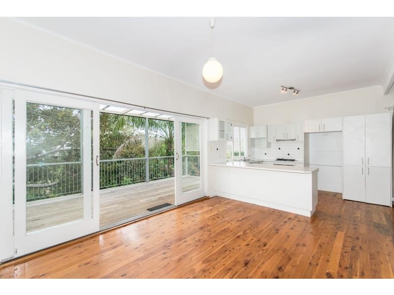 62 Cambridge St (upstairs), Red Hill QLD 4059