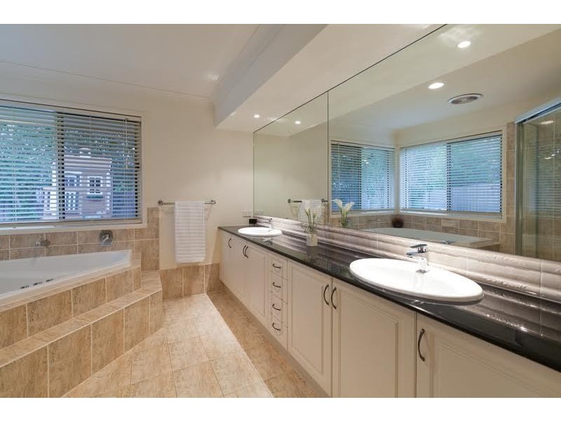 117 Tristania Road, Chapel Hill QLD 4069