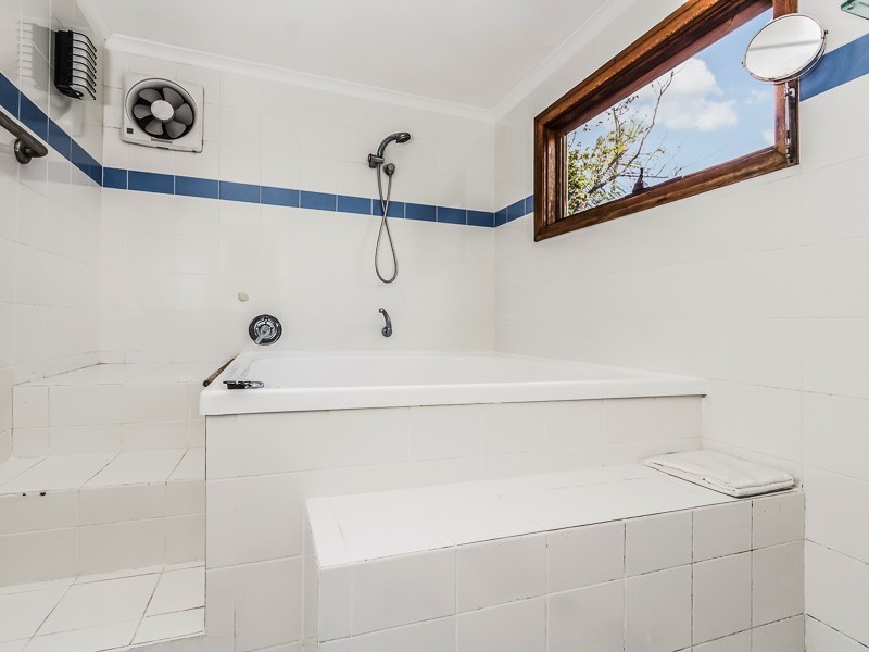 1 Chiswick Road, Bardon QLD 4065