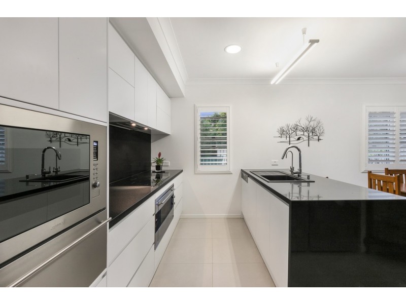 16 Nicholson Lane, Ashgrove QLD 4060