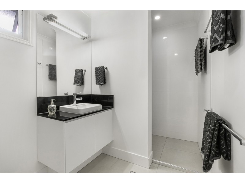 16 Nicholson Lane, Ashgrove QLD 4060