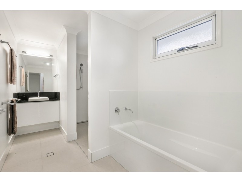 16 Nicholson Lane, Ashgrove QLD 4060