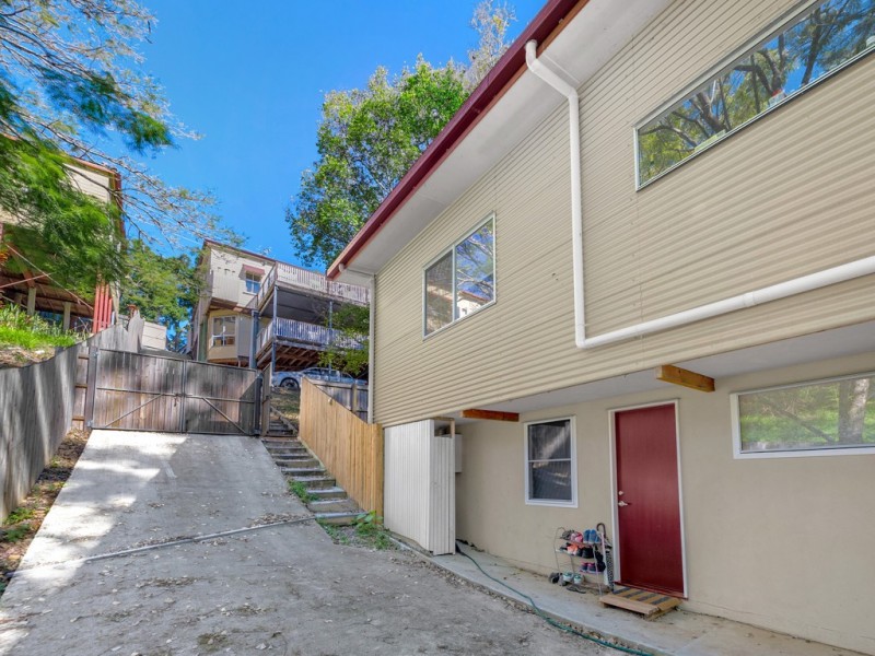 37 Macgregor Terrace, Bardon QLD 4065