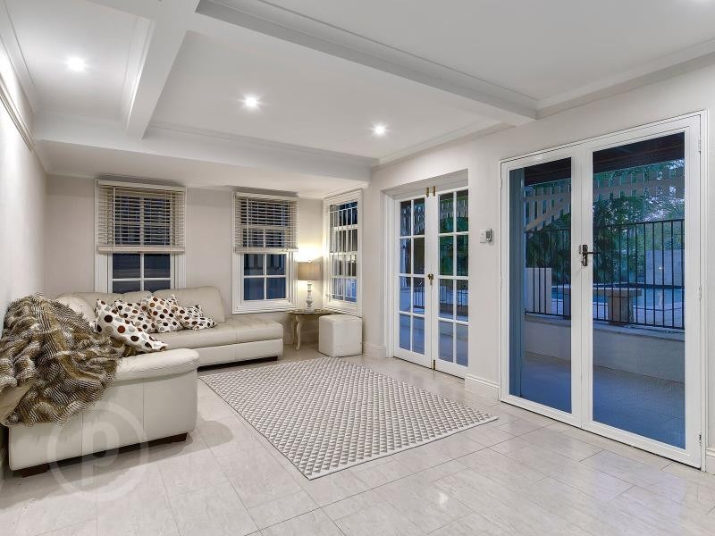 6 Dart Street, Auchenflower QLD 4066